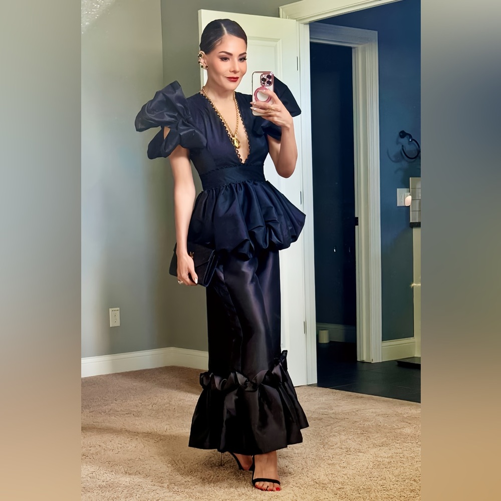 Elegant Black Ruffled Pants - Picture 3 of 3